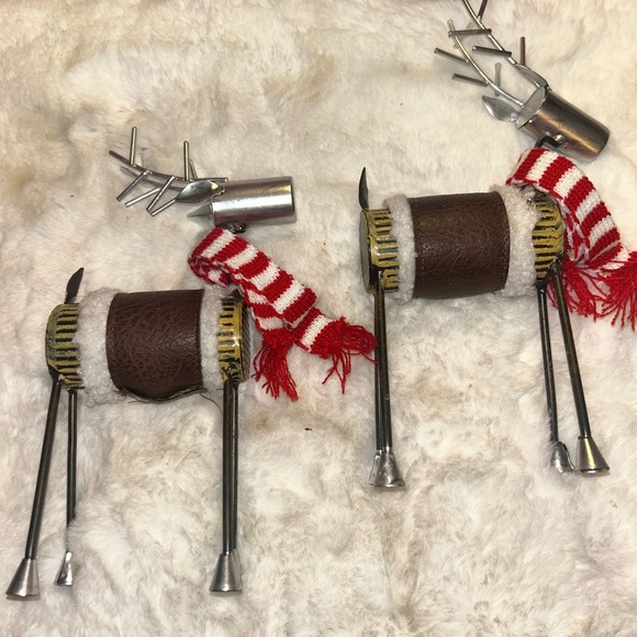 2 Winter metal reindeer figures, each approximately 9 inches tall - Picture 6 of 8